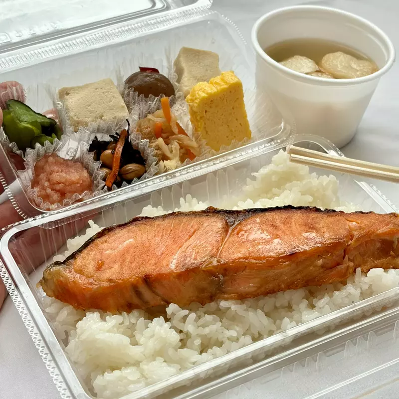 日本网友议论“花1500日元点酒店早餐”,端上桌后质疑图文严重不符!然而许多人认为容器才是关键! 日本网友议论“花1500日元点酒店早餐”,端上桌后质疑图文严重不符!然而许多人认为容器才是关键!