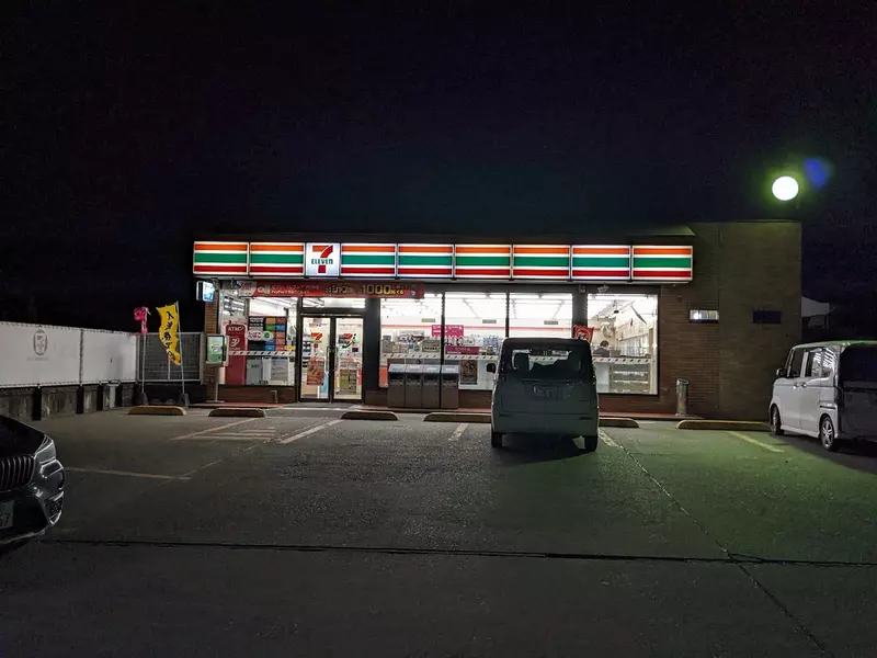 这间711明明看起来很老旧！日本网友好奇大家都是怎么判断出来的！
