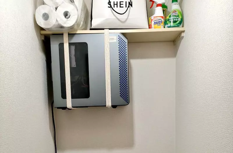 光纤从厕所进屋、服务器悬在马桶上!日本网友吵翻,省下的空间可能先把安全感省没了! 光纤从厕所进屋、服务器悬在马桶上!日本网友吵翻,省下的空间可能先把安全感省没了!