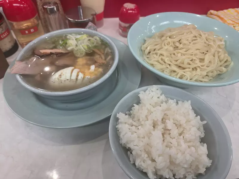 日本网友吐槽“凌晨4点吃到一碗难吃到生气的拉面”!汤色不对,职人怀疑店家漏了关键的调味汁! 日本网友吐槽“凌晨4点吃到一碗难吃到生气的拉面”!汤色不对,职人怀疑店家漏了关键的调味汁!