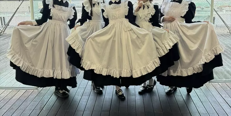 女仆提起裙摆竟是在威吓?日本网友把优雅姿势玩成晒装接力,连多人合照都安排上了! 女仆提起裙摆竟是在威吓?日本网友把优雅姿势玩成晒装接力,连多人合照都安排上了!