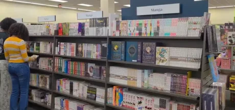美国书店漫画区照片“引发网友争论”,日漫为何更吸引部分读者!题材与阅读门槛成为焦点! - 奇趣星球报