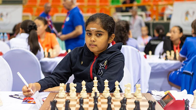 5岁从网络视频学棋,11岁成为史上最年轻女子特级大师:博达娜的成长不只靠天赋 5岁从网络视频学棋,11岁成为史上最年轻女子特级大师:博达娜的成长不只靠天赋