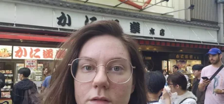 到日本大阪先拍一张“桐生一马同款”！《人中之龙》粉丝与大螃蟹自拍，评论区直接成了朝圣相册！ - 奇趣星球报