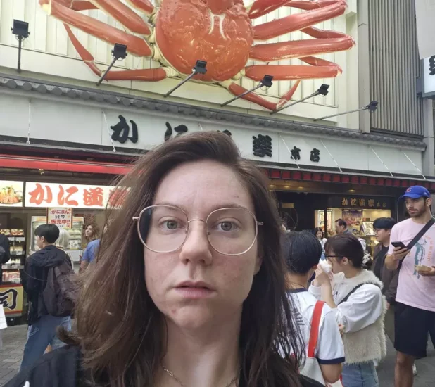 到日本大阪先拍一张“桐生一马同款”！《人中之龙》粉丝与大螃蟹自拍，评论区直接成了朝圣相册！ - 奇趣星球报 - 奇趣星球报