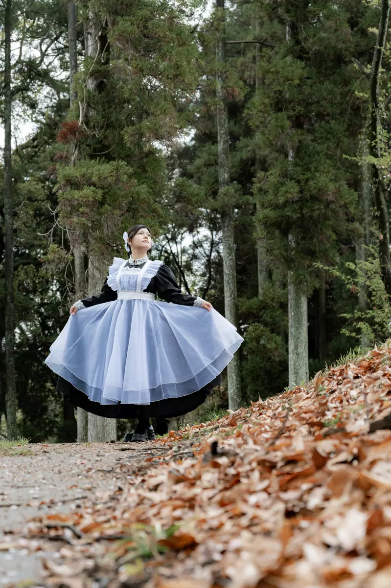 女仆提起裙摆竟是在威吓?日本网友把优雅姿势玩成晒装接力,连多人合照都安排上了! 女仆提起裙摆竟是在威吓?日本网友把优雅姿势玩成晒装接力,连多人合照都安排上了!