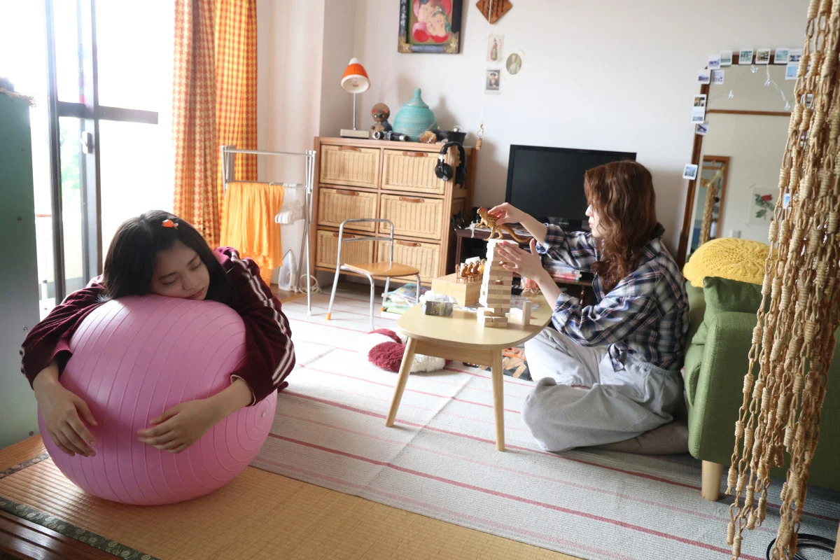 连休息都觉得有负罪感?日剧《两人逃避》里的两个女孩,让人重新想起无所事事的快乐! 连休息都觉得有负罪感?日剧《两人逃避》里的两个女孩,让人重新想起无所事事的快乐!