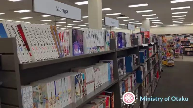 美国书店漫画区照片引发争论:日漫为何更吸引部分读者,题材与阅读门槛成为焦点 美国书店漫画区照片引发争论:日漫为何更吸引部分读者,题材与阅读门槛成为焦点