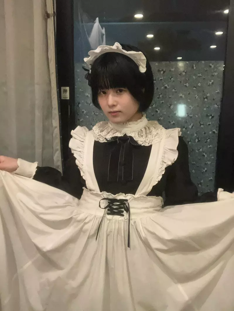 女仆提起裙摆竟是在威吓?日本网友把优雅姿势玩成晒装接力,连多人合照都安排上了! 女仆提起裙摆竟是在威吓?日本网友把优雅姿势玩成晒装接力,连多人合照都安排上了!