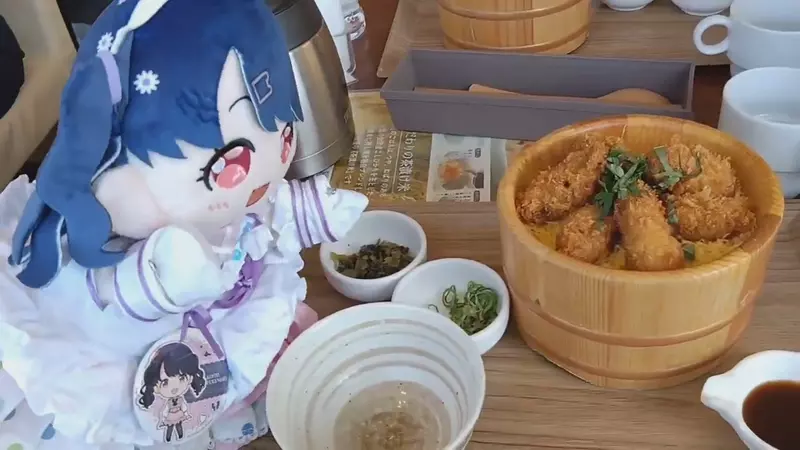 《偶像大师》粉丝带娃娃参加母亲告别式惹争议,生前探望经历让网友看法出现分歧 《偶像大师》粉丝带娃娃参加母亲告别式惹争议,生前探望经历让网友看法出现分歧