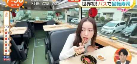 日本东京竟把回转寿司搬上双层巴士！比起吃回票价，我更在意这顿饭能否坐得舒服！ - 奇趣星球报
