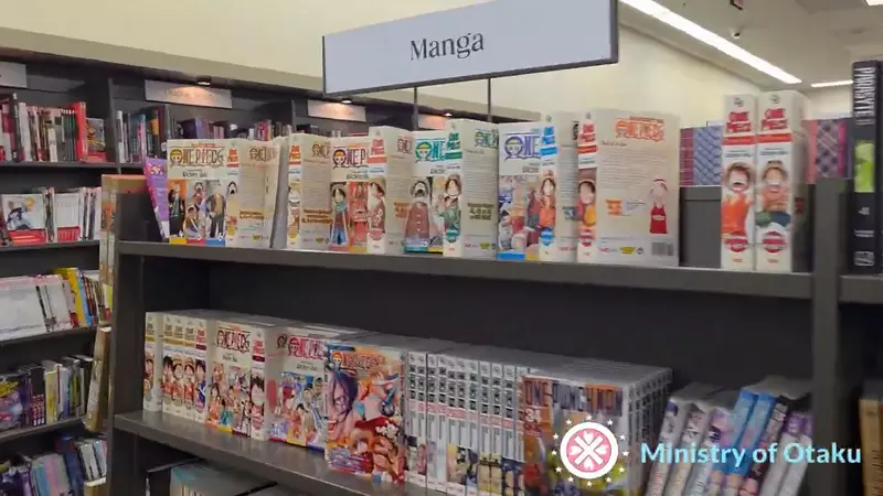 美国书店漫画区照片引发争论:日漫为何更吸引部分读者,题材与阅读门槛成为焦点 美国书店漫画区照片引发争论:日漫为何更吸引部分读者,题材与阅读门槛成为焦点