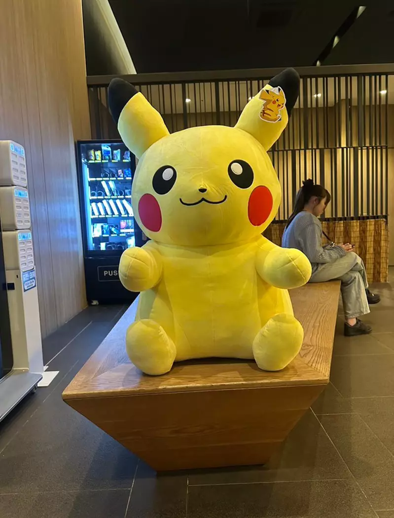 1000韩元赢下一米高皮卡丘,带回日本却多花200美元!最贵的一关在机场! 1000韩元赢下一米高皮卡丘,带回日本却多花200美元!最贵的一关在机场!