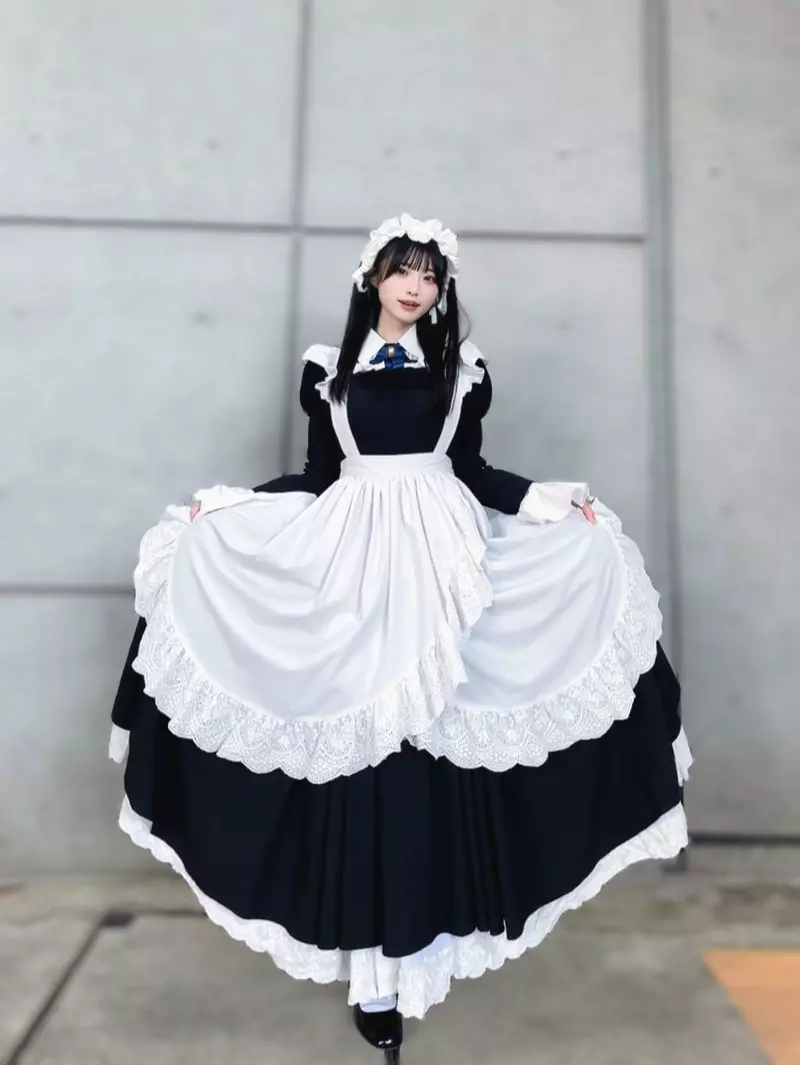 女仆提起裙摆竟是在威吓?日本网友把优雅姿势玩成晒装接力,连多人合照都安排上了! 女仆提起裙摆竟是在威吓?日本网友把优雅姿势玩成晒装接力,连多人合照都安排上了!