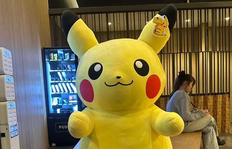 1000韩元赢下一米高皮卡丘,带回日本却多花200美元!最贵的一关在机场! 1000韩元赢下一米高皮卡丘,带回日本却多花200美元!最贵的一关在机场!