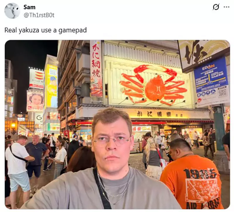 到大阪先拍一张桐生同款！《人中之龙》粉丝与大螃蟹自拍，评论区接成朝圣相册