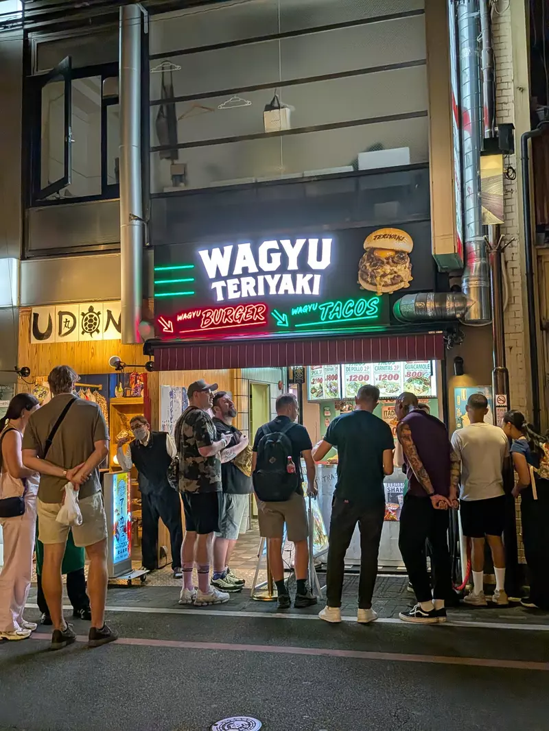 日本游客区餐饮价格引争议,英文招牌越醒目越该绕开?网友为这条提醒分成两派 日本游客区餐饮价格引争议,英文招牌越醒目越该绕开?网友为这条提醒分成两派